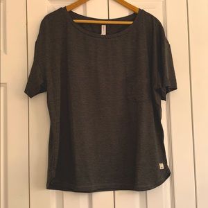 Vuori short sleeve pocket tee, charcoal grey